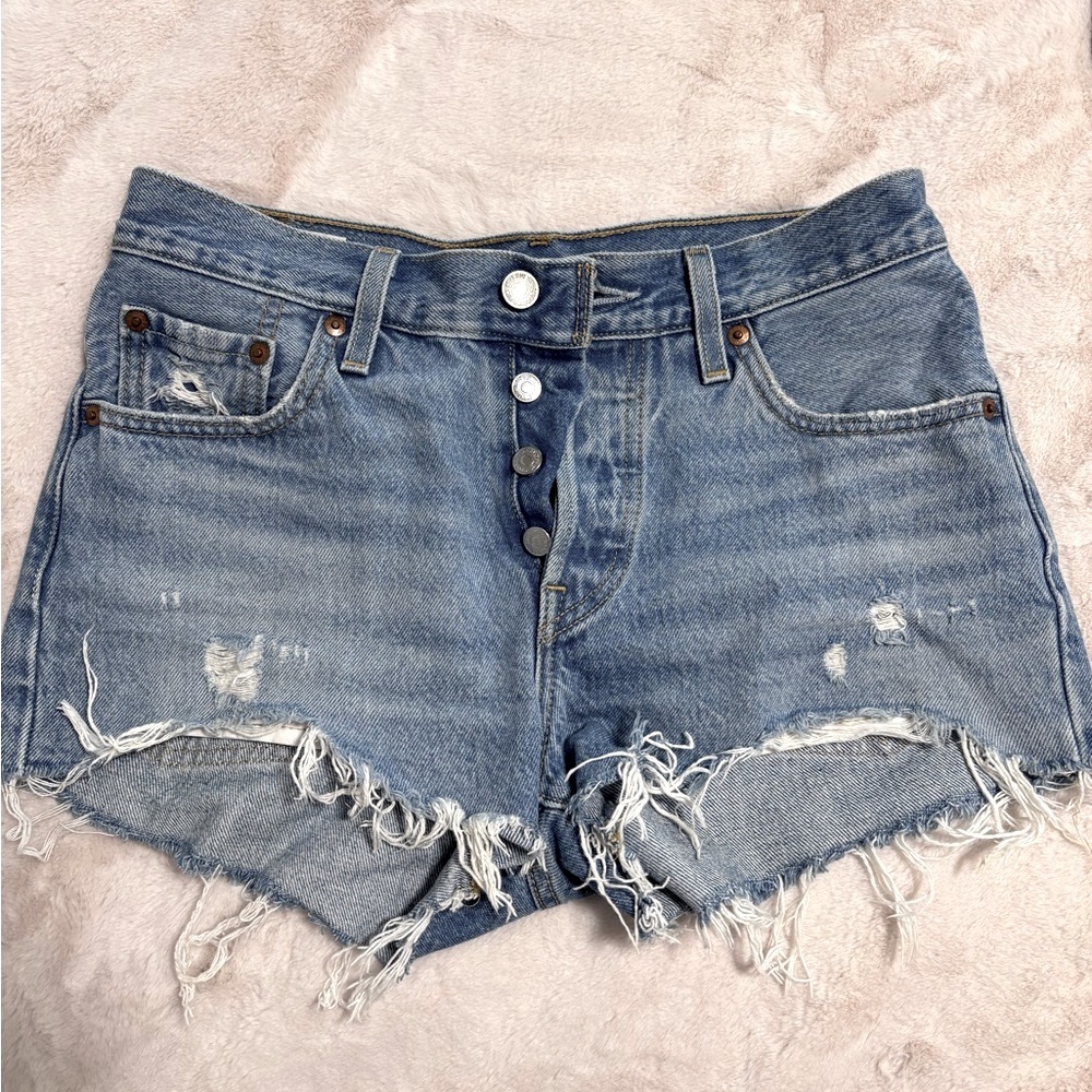 Denim Distressed Women Levi’s Shorts
